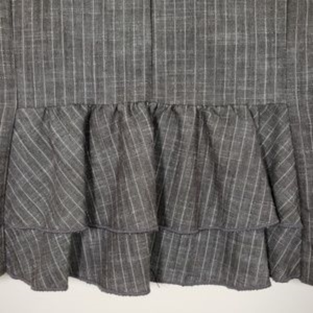 ❌SOLD❌B. WEAR gray with white pinstripe skirt size 9